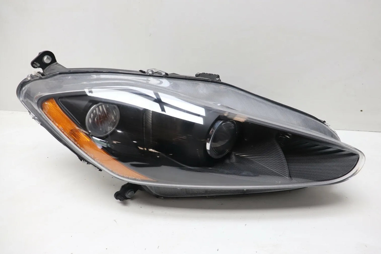 For Maserati GranTurismo M145 2011 Xenon Headlight RHS RHD 240680 J184