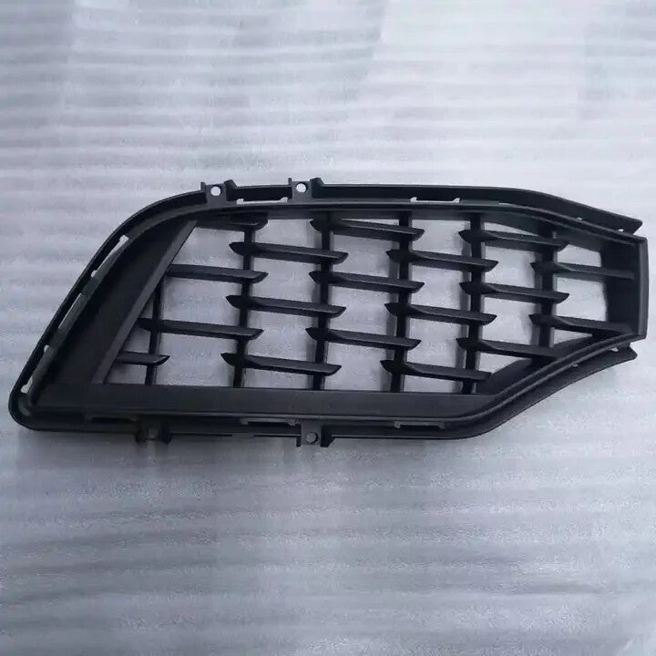For Maserati Ghibli Front Bumper Lower Grille OEM 670099415 670099416  2018-2023